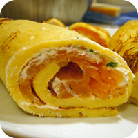 Eierkuchen mit Lachs und Frischkäse