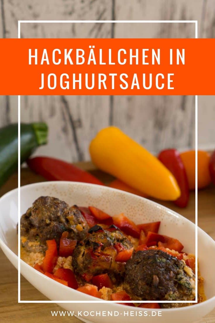 Hackbällchen mit Joghurtsauce und Paprika