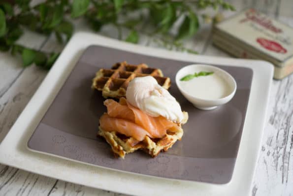 Waffeln mit Lachs und pochiertem Ei