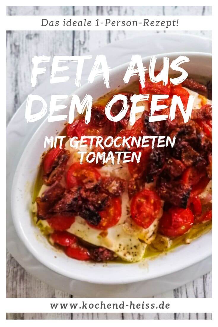 Feta aus dem Ofen mit Tomaten in einer Auflaufform