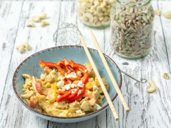 Einfaches Thai Curry mit Gemüse und Hühnchen