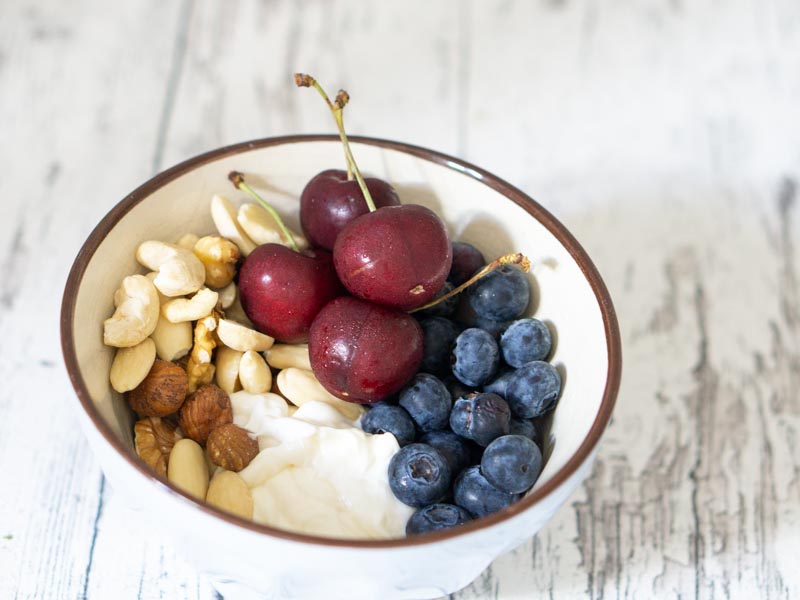 Joghurt mit Nüssen - eine einfache Frühstücksidee