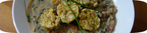 Brezenknödel und Pilzragout